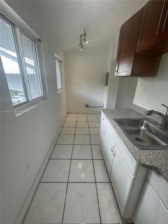 For Rent: $1,500 (1 beds, 0 baths, 675 Square Feet)