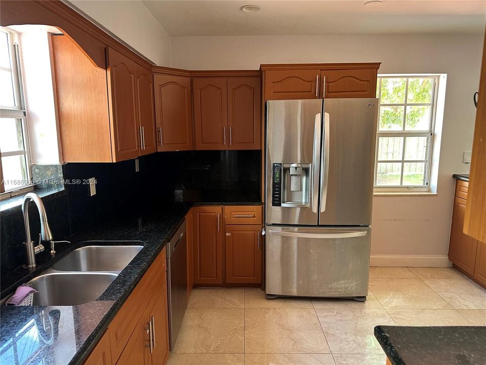 For Rent: $3,500 (3 beds, 2 baths, 1436 Square Feet)