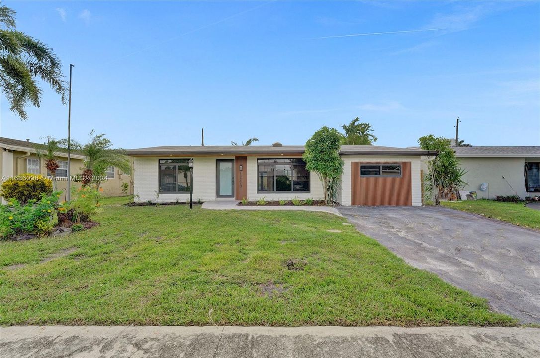 For Sale: $669,000 (4 beds, 2 baths, 1701 Square Feet)