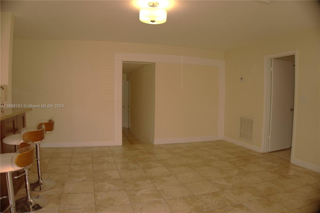 For Rent: $3,800 (3 beds, 2 baths, 1727 Square Feet)