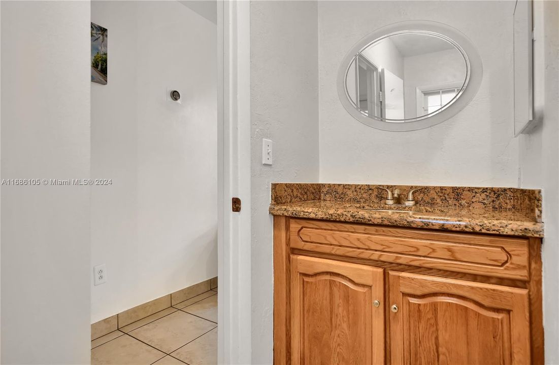 For Sale: $435,000 (3 beds, 1 baths, 1237 Square Feet)