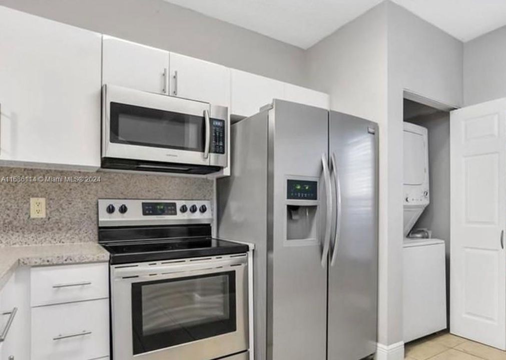 For Rent: $2,900 (2 beds, 2 baths, 1024 Square Feet)