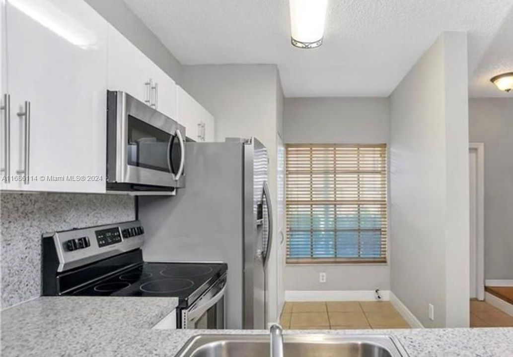 For Rent: $2,900 (2 beds, 2 baths, 1024 Square Feet)