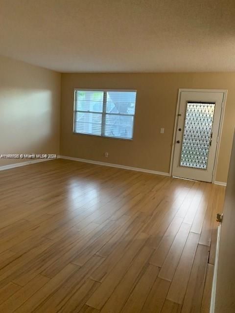 For Rent: $1,925 (2 beds, 2 baths, 1044 Square Feet)