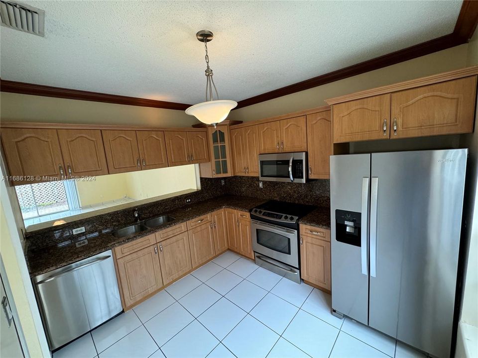 For Rent: $2,950 (2 beds, 2 baths, 1450 Square Feet)