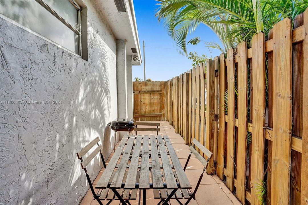 For Rent: $2,600 (2 beds, 2 baths, 2098 Square Feet)