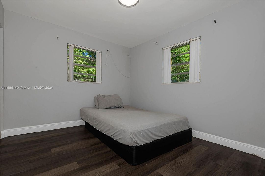 For Sale: $400,000 (3 beds, 2 baths, 872 Square Feet)