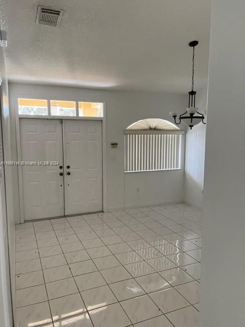 For Rent: $3,400 (3 beds, 2 baths, 0 Square Feet)