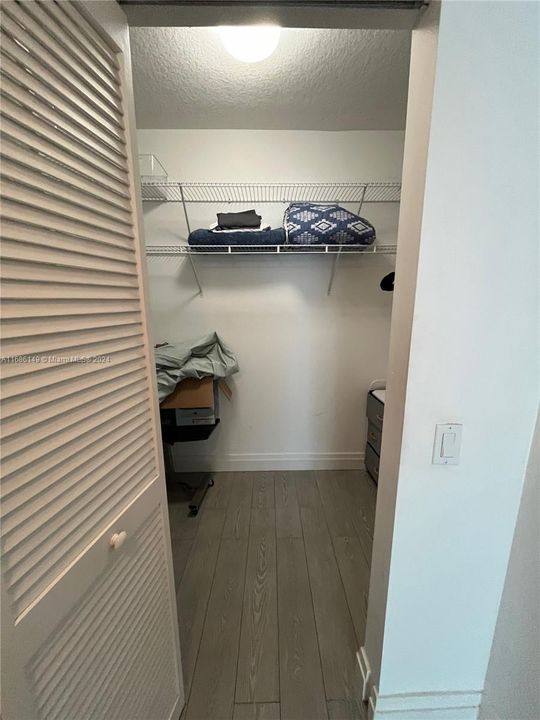 Walk-in Closet