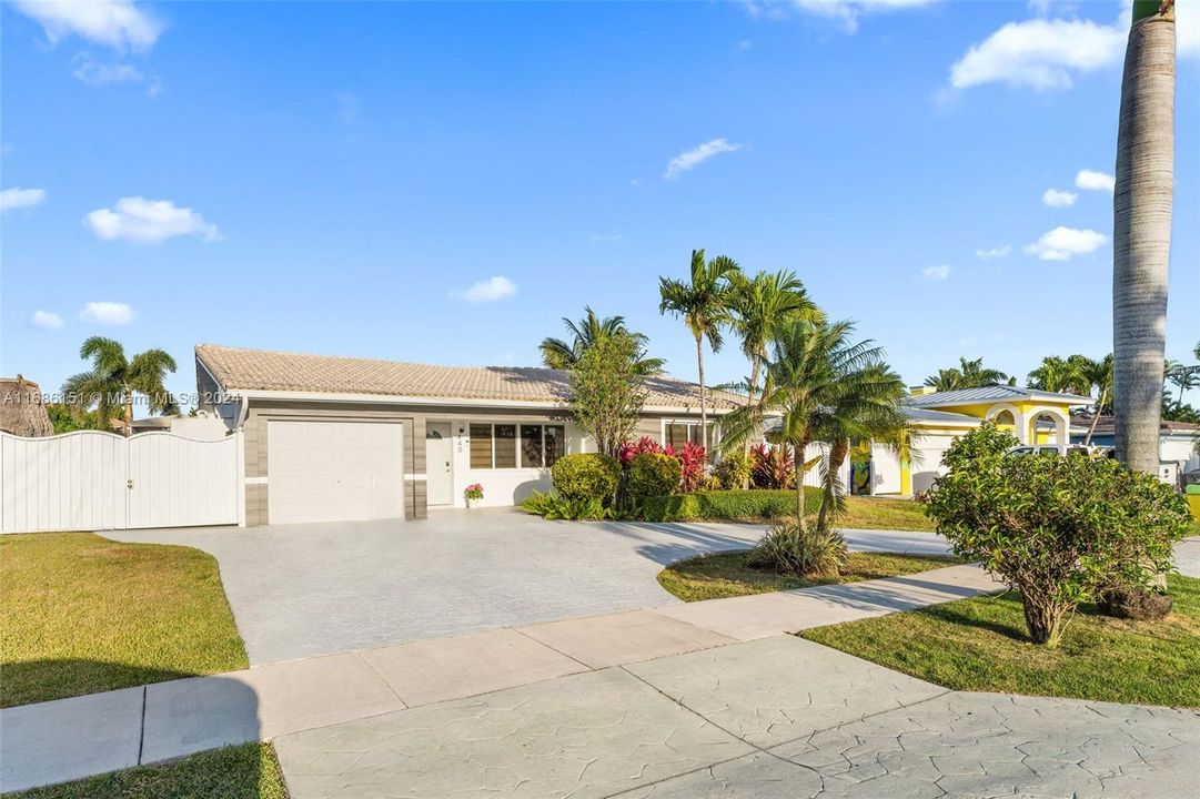 For Sale: $1,390,000 (4 beds, 3 baths, 1989 Square Feet)