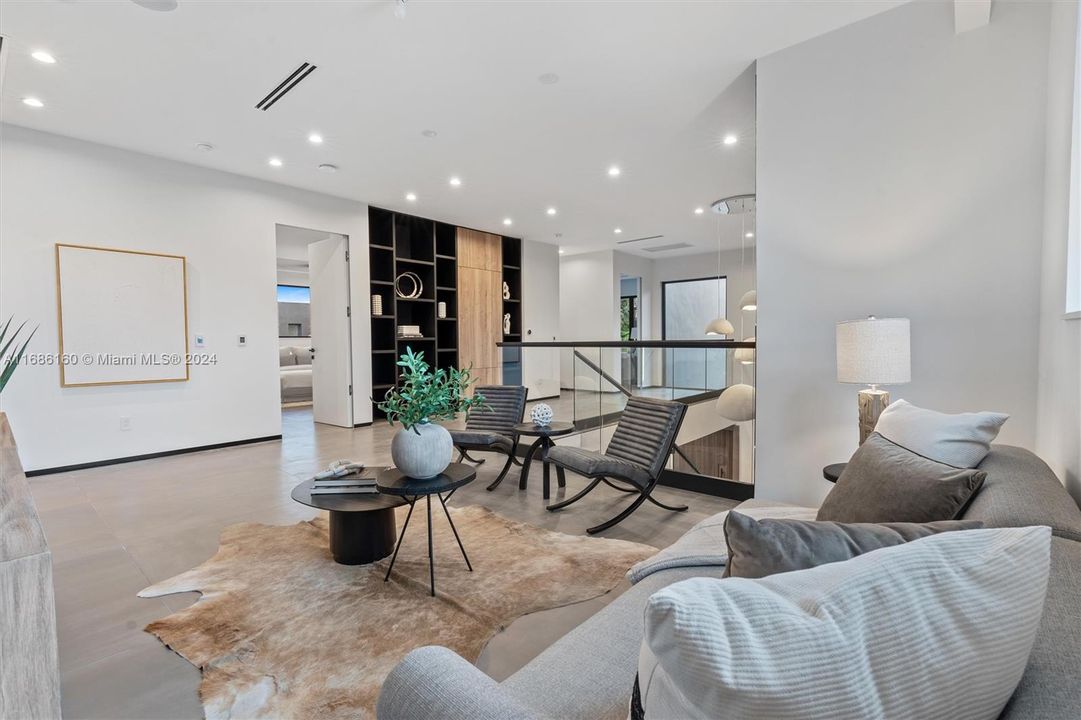 Active With Contract: $2,950,000 (4 beds, 4 baths, 1336 Square Feet)