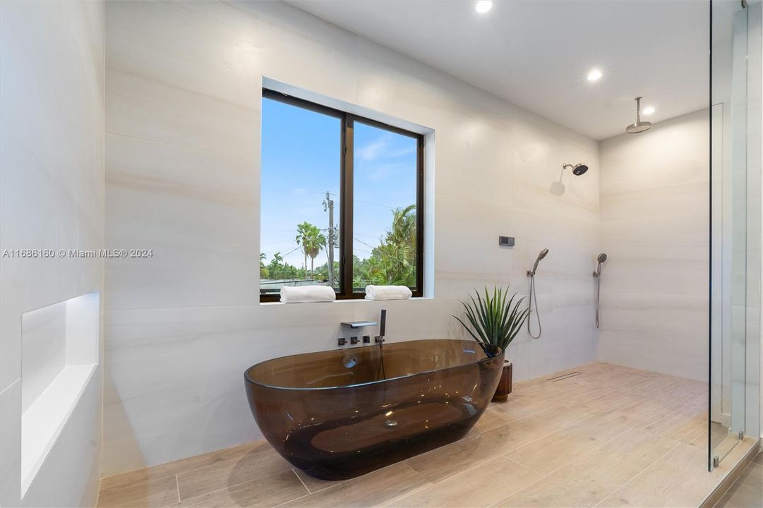 Active With Contract: $2,950,000 (4 beds, 4 baths, 1336 Square Feet)