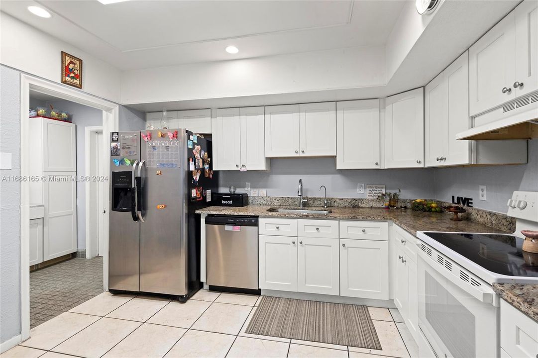 For Sale: $545,000 (4 beds, 2 baths, 1737 Square Feet)