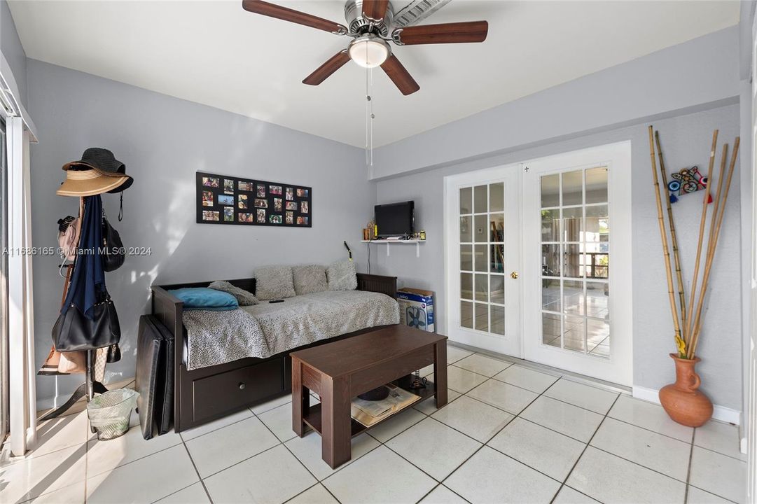 For Sale: $545,000 (4 beds, 2 baths, 1737 Square Feet)