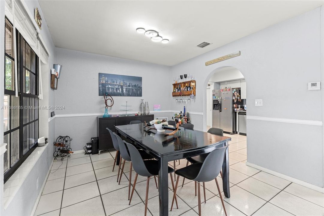 For Sale: $545,000 (4 beds, 2 baths, 1737 Square Feet)