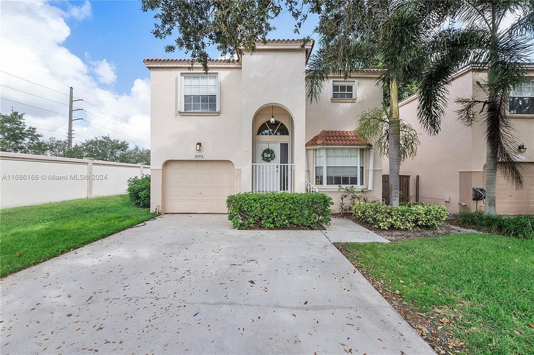 For Sale: $540,000 (3 beds, 2 baths, 1581 Square Feet)