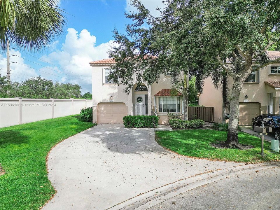 For Sale: $540,000 (3 beds, 2 baths, 1581 Square Feet)