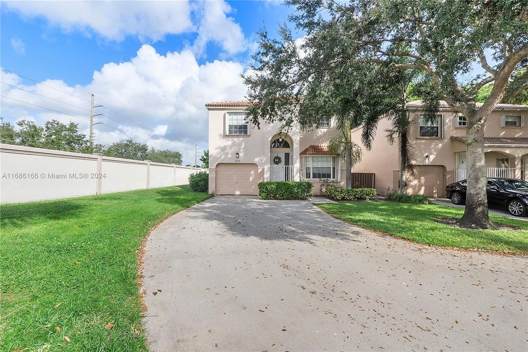 For Sale: $540,000 (3 beds, 2 baths, 1581 Square Feet)