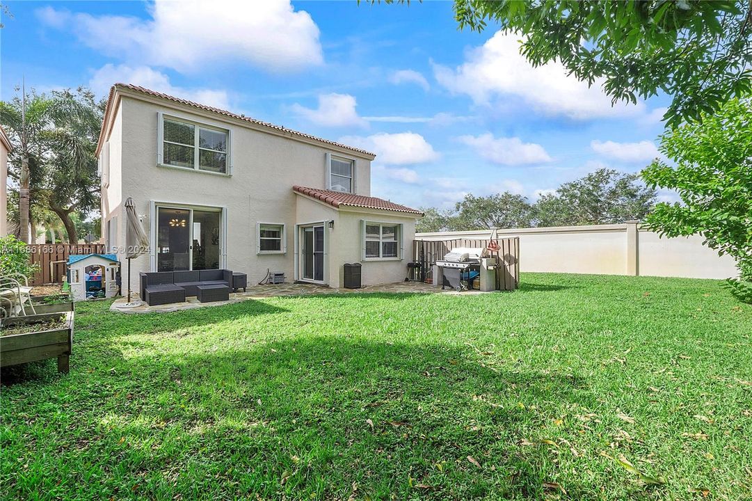 For Sale: $540,000 (3 beds, 2 baths, 1581 Square Feet)