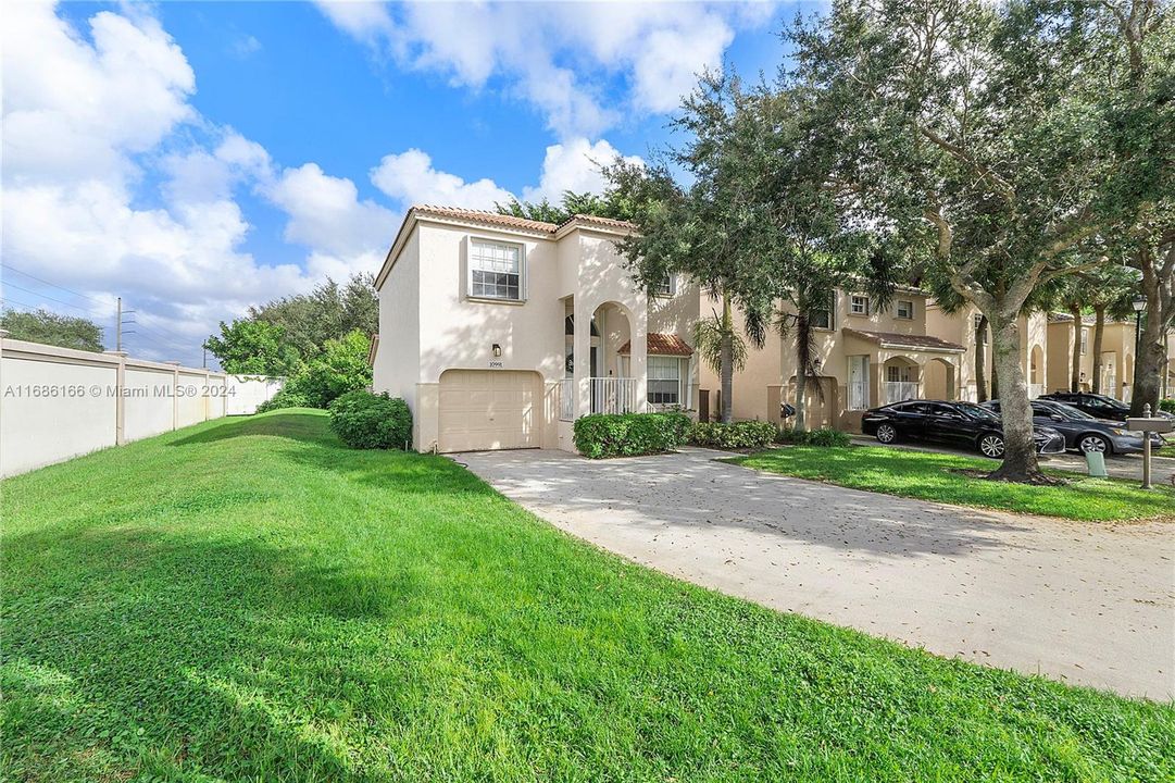 For Sale: $540,000 (3 beds, 2 baths, 1581 Square Feet)