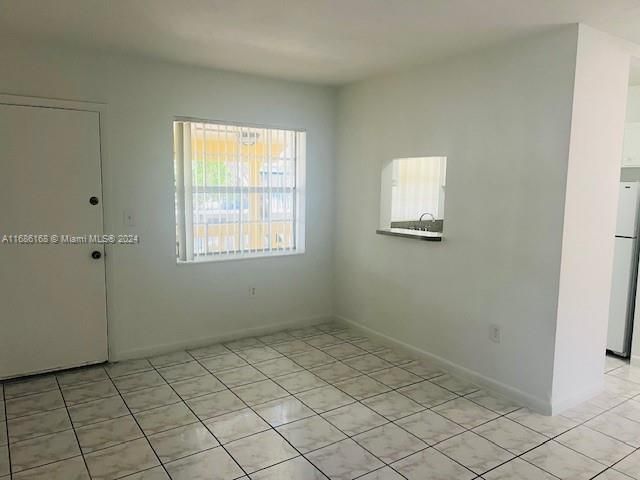 For Rent: $1,625 (1 beds, 1 baths, 740 Square Feet)