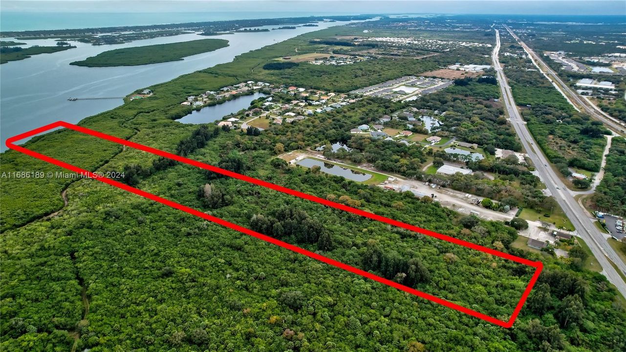 На продажу: $1,250,000 (10.03 acres)