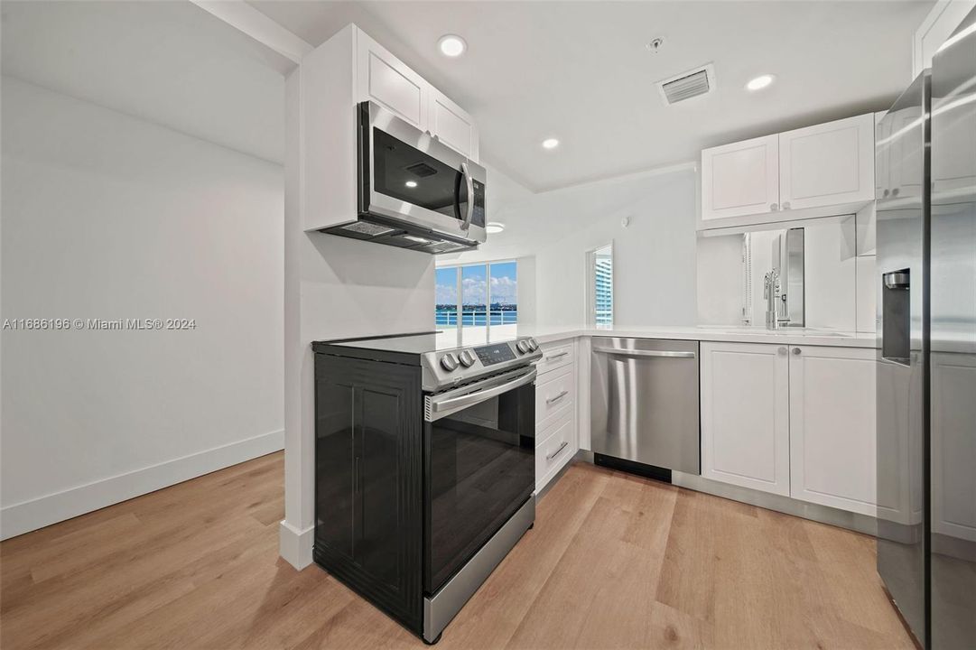 For Rent: $4,676 (2 beds, 2 baths, 1291 Square Feet)