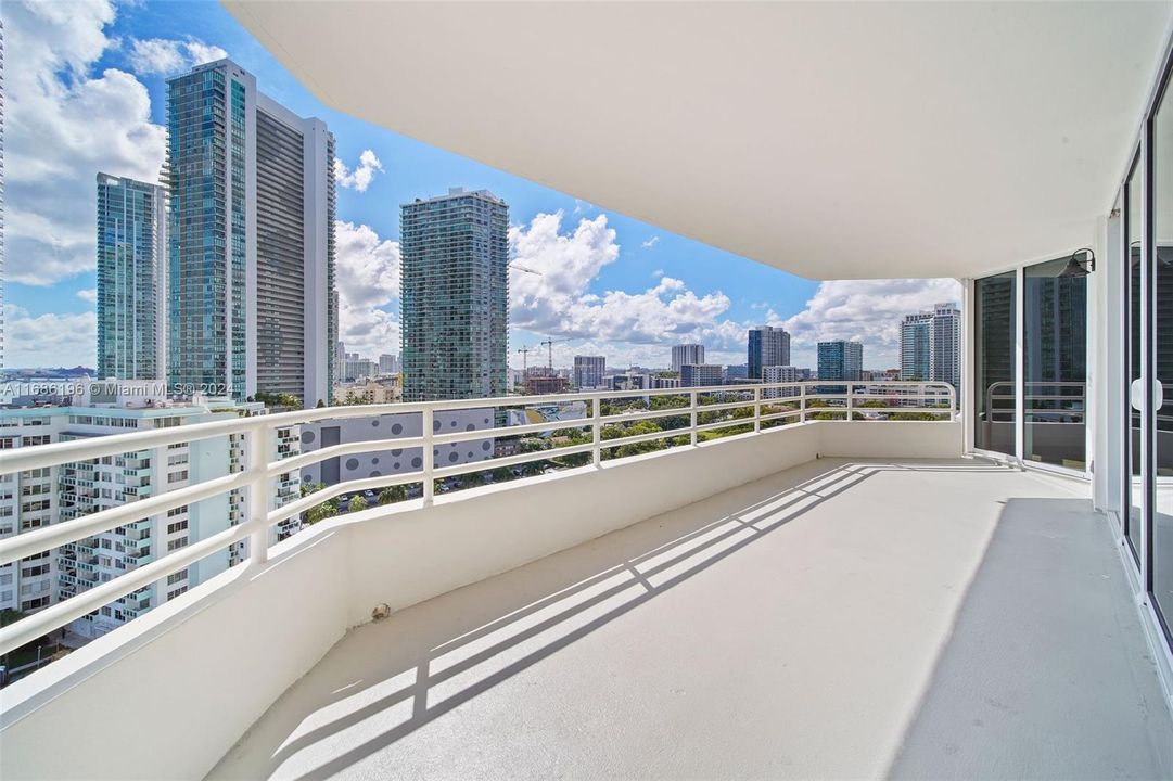 For Rent: $4,676 (2 beds, 2 baths, 1291 Square Feet)