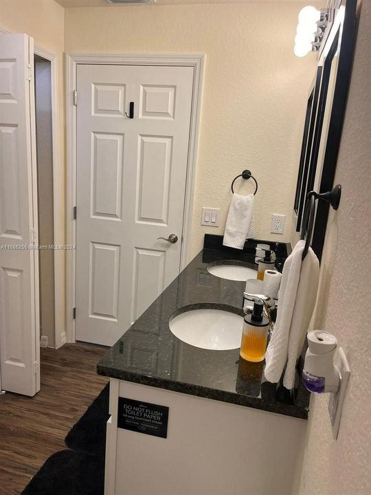 Recently Rented: $1,300 (1 beds, 1 baths, 0 Square Feet)