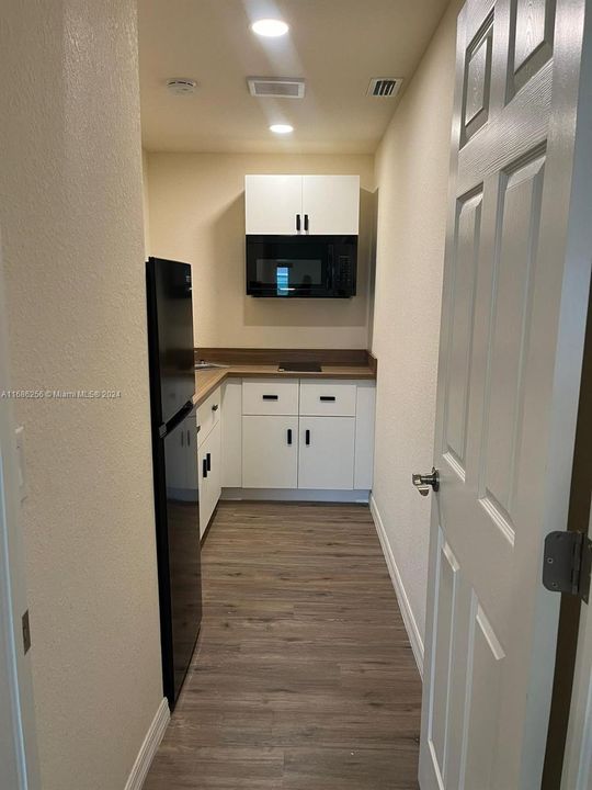 Recently Rented: $1,300 (1 beds, 1 baths, 0 Square Feet)