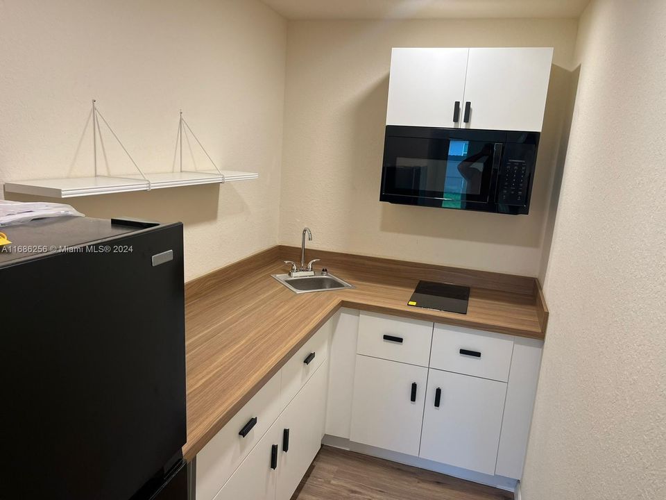 Recently Rented: $1,300 (1 beds, 1 baths, 0 Square Feet)