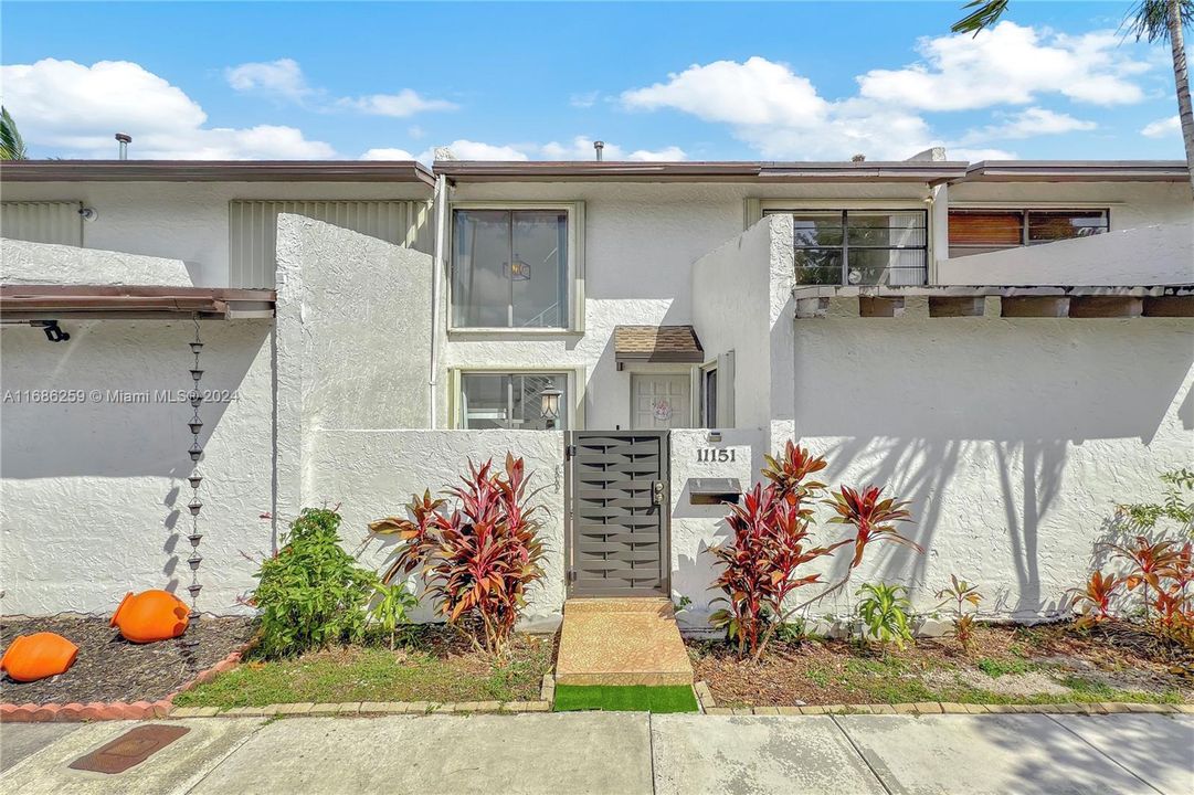 For Sale: $540,000 (3 beds, 2 baths, 1378 Square Feet)