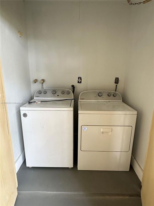 For Rent: $1,950 (1 beds, 1 baths, 721 Square Feet)