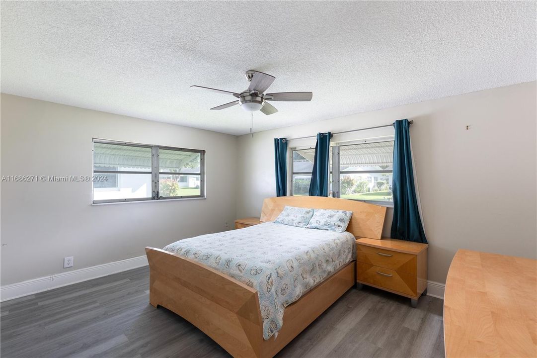 For Sale: $245,000 (2 beds, 2 baths, 1065 Square Feet)