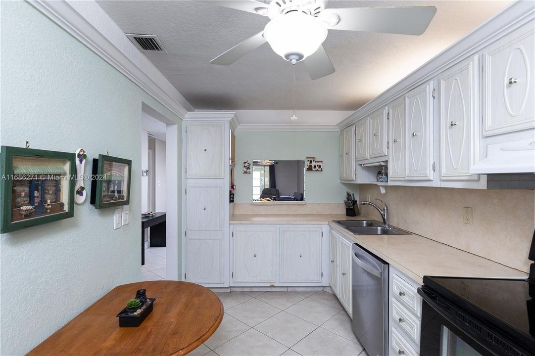 For Sale: $245,000 (2 beds, 2 baths, 1065 Square Feet)