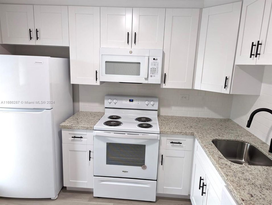 For Rent: $1,950 (2 beds, 1 baths, 930 Square Feet)