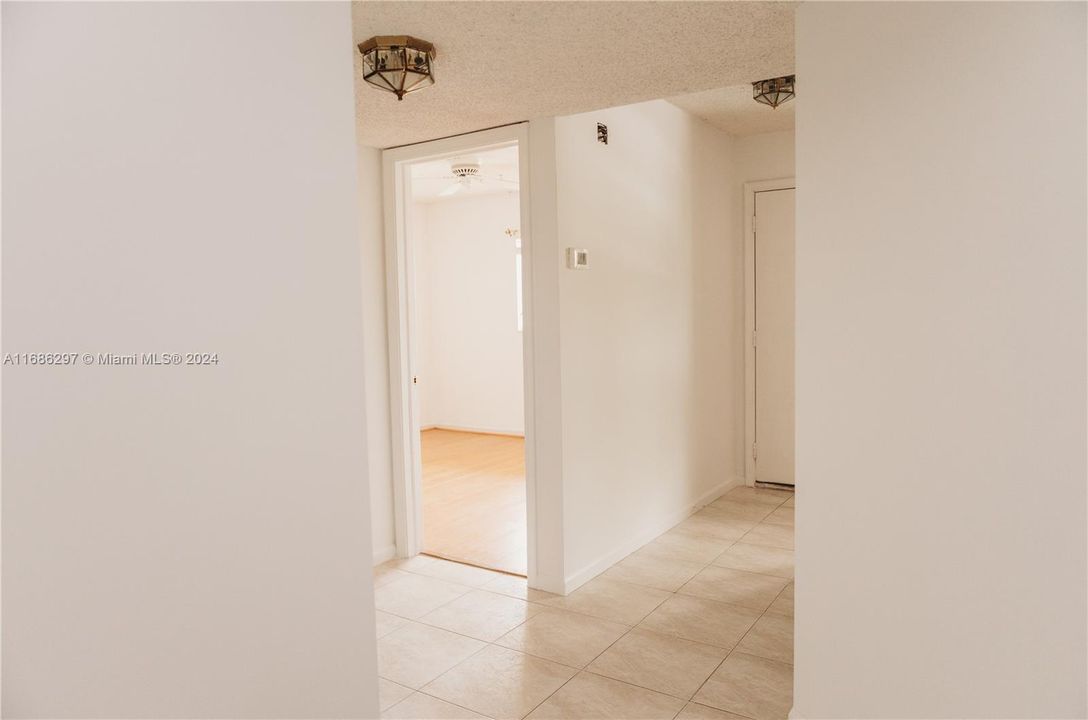 For Sale: $229,000 (2 beds, 2 baths, 1300 Square Feet)