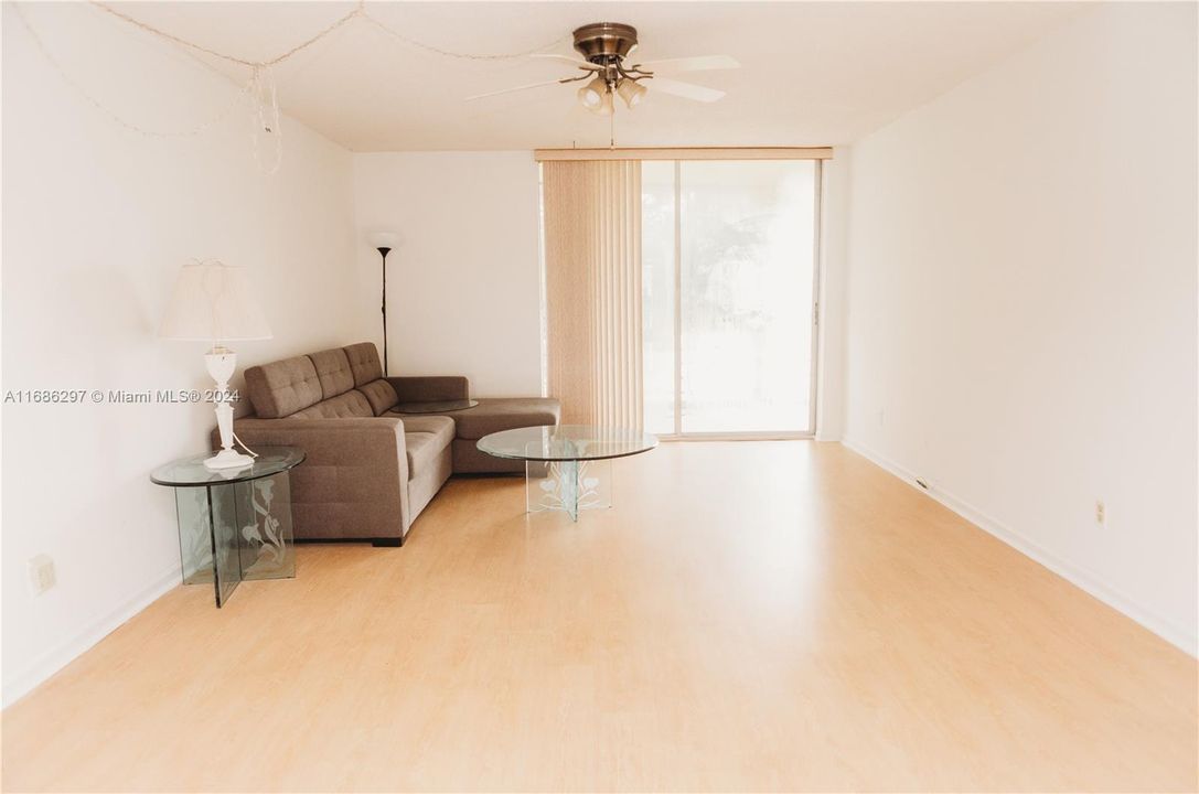 For Sale: $229,000 (2 beds, 2 baths, 1300 Square Feet)