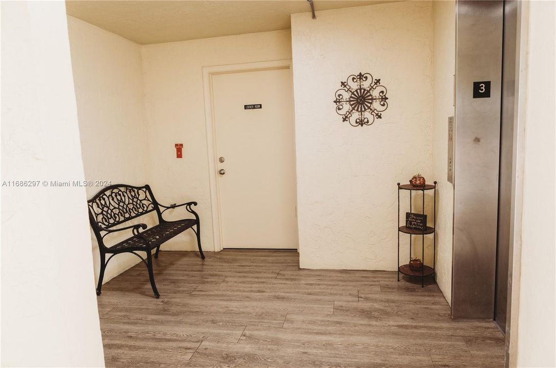 For Sale: $229,000 (2 beds, 2 baths, 1300 Square Feet)