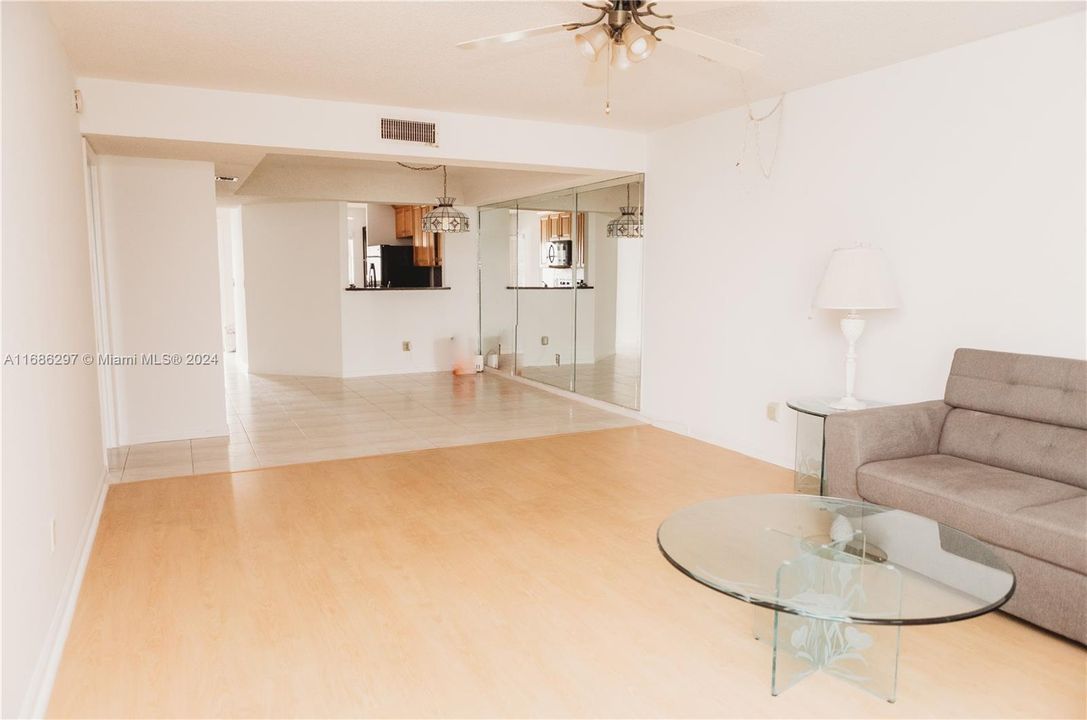 For Sale: $229,000 (2 beds, 2 baths, 1300 Square Feet)