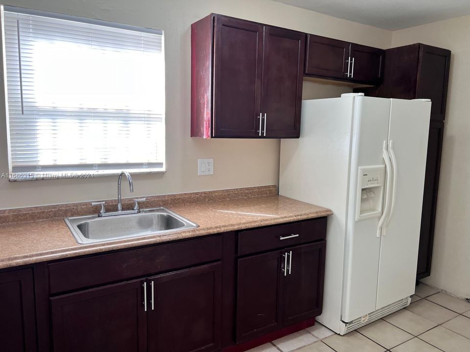 For Rent: $2,300 (3 beds, 2 baths, 1170 Square Feet)