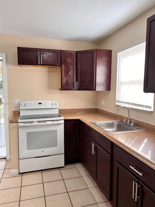 For Rent: $2,300 (3 beds, 2 baths, 1170 Square Feet)