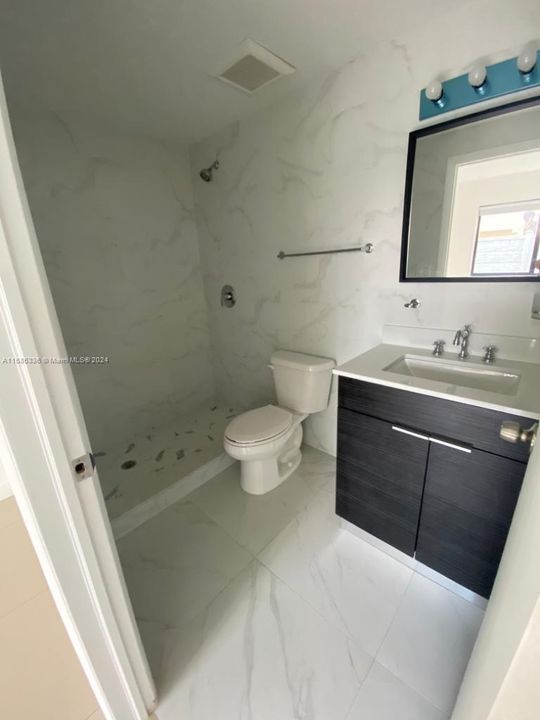 For Rent: $2,399 (2 beds, 2 baths, 1240 Square Feet)