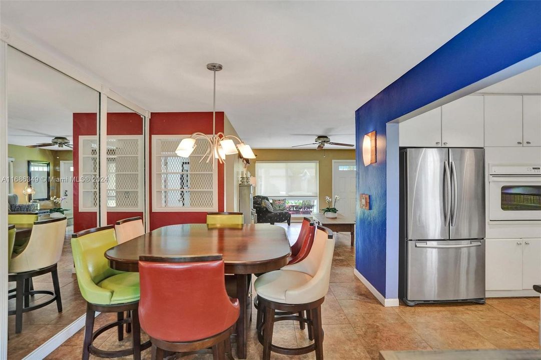 For Sale: $475,000 (2 beds, 1 baths, 1087 Square Feet)