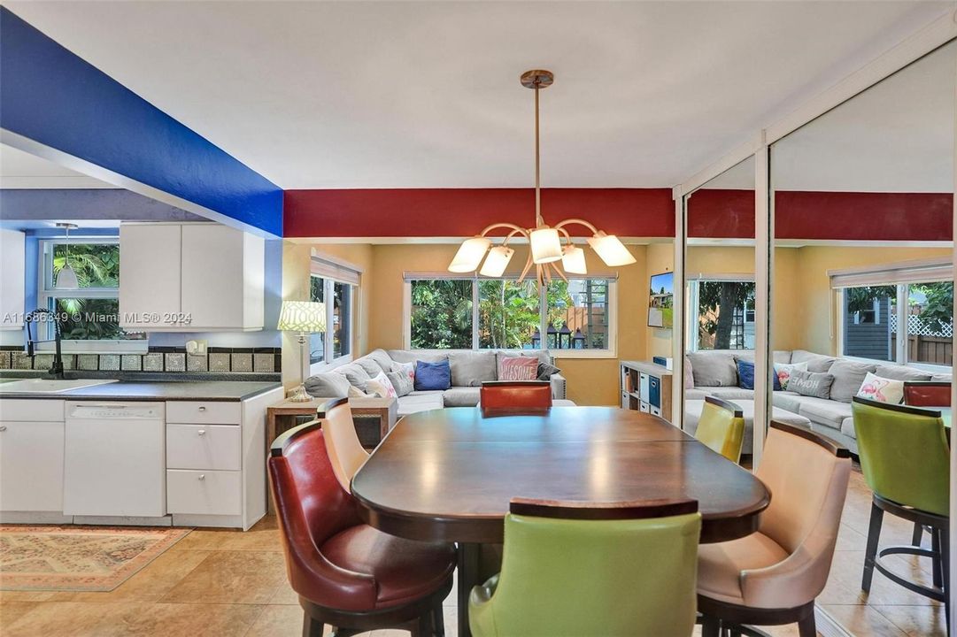 For Sale: $475,000 (2 beds, 1 baths, 1087 Square Feet)