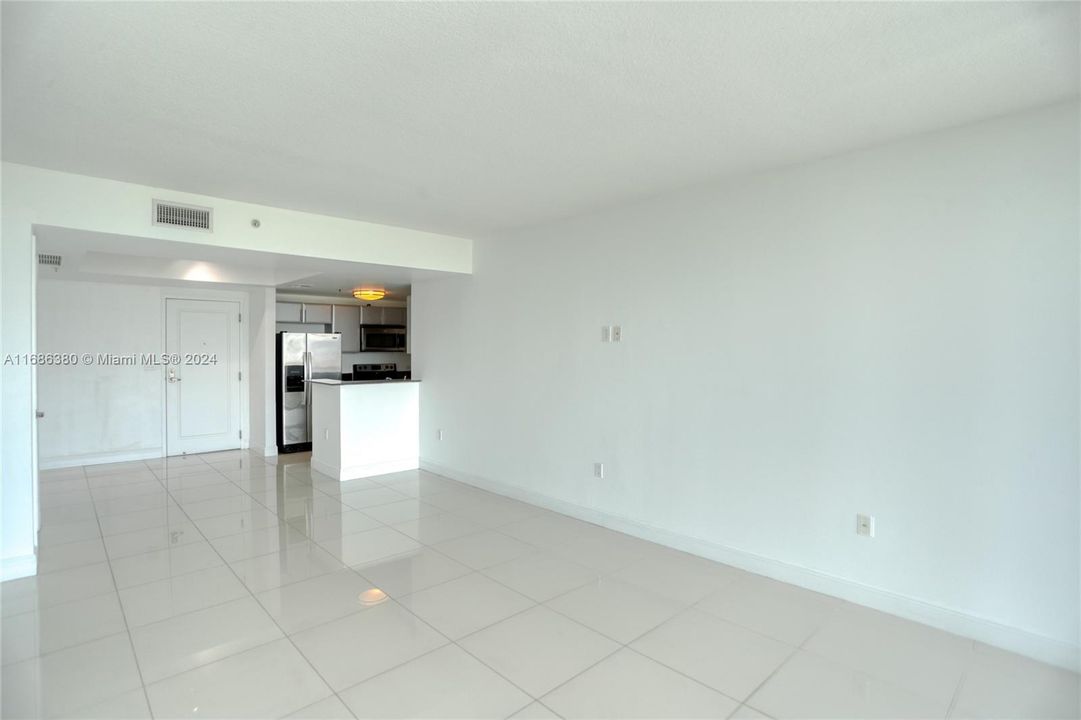 For Rent: $2,900 (2 beds, 2 baths, 1087 Square Feet)