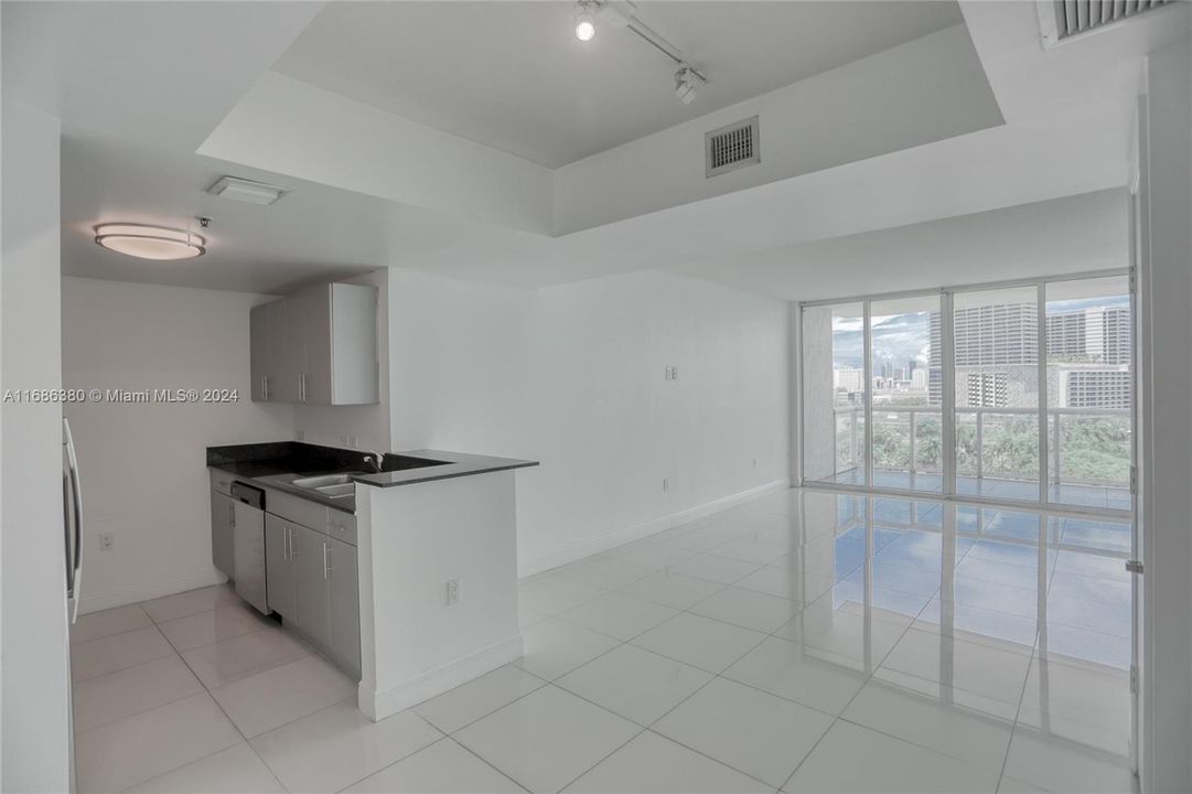 For Rent: $2,900 (2 beds, 2 baths, 1087 Square Feet)