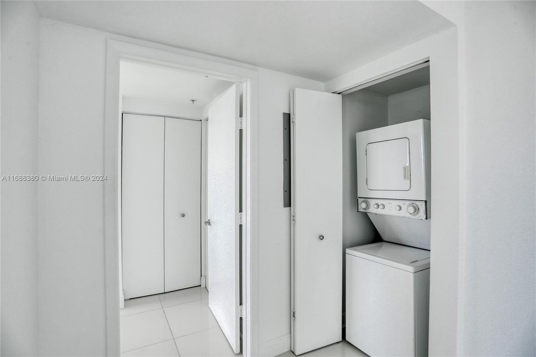 For Rent: $2,900 (2 beds, 2 baths, 1087 Square Feet)