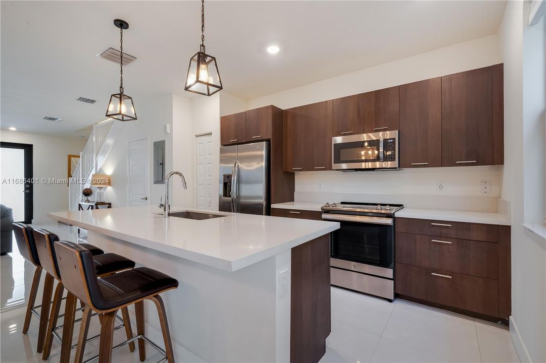 Active With Contract: $3,500 (3 beds, 2 baths, 1429 Square Feet)