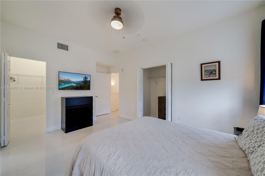 Active With Contract: $3,500 (3 beds, 2 baths, 1429 Square Feet)